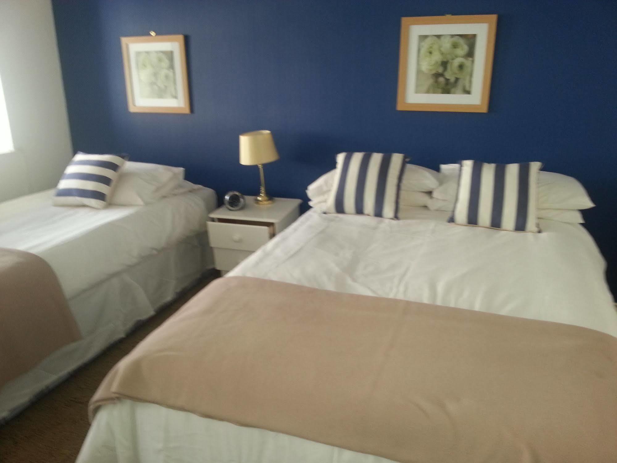 Bed And Blueberry Two Bed Suite For 2,3, Or 4 People Douglas Kültér fotó